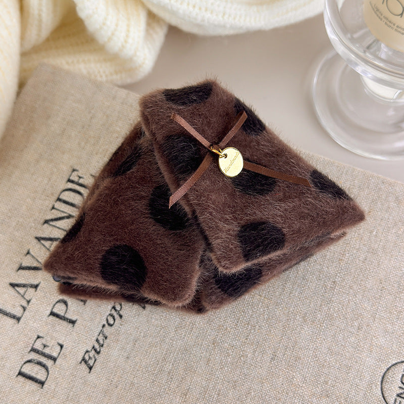 E관 - 플란넬 퍼 도트무늬 삼각형 대형 집게핀 [27615] 25.10-5