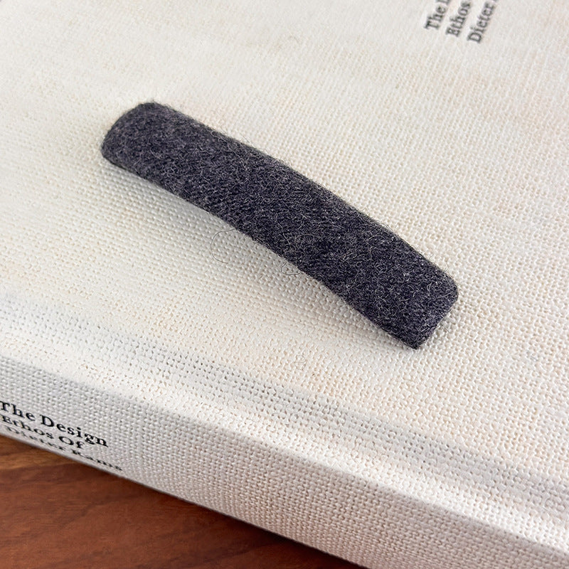 E관 - 컬러 퍼 소재 옆머리용 일자 헤어핀 [27574] 25.10-3