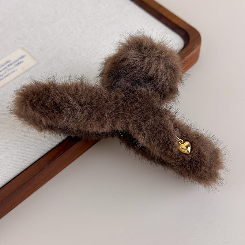 E관 - 퍼 소재 하트 포인트 집게핀 [26278] 25.11-2