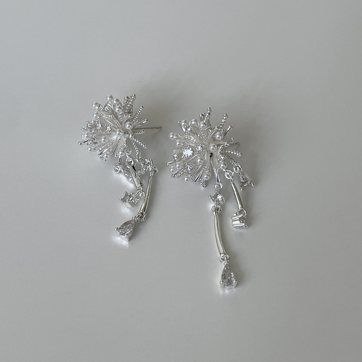 A관 - 큐빅 불꽃 디자인 드롭 귀걸이 [EH-4076] 25.10-4