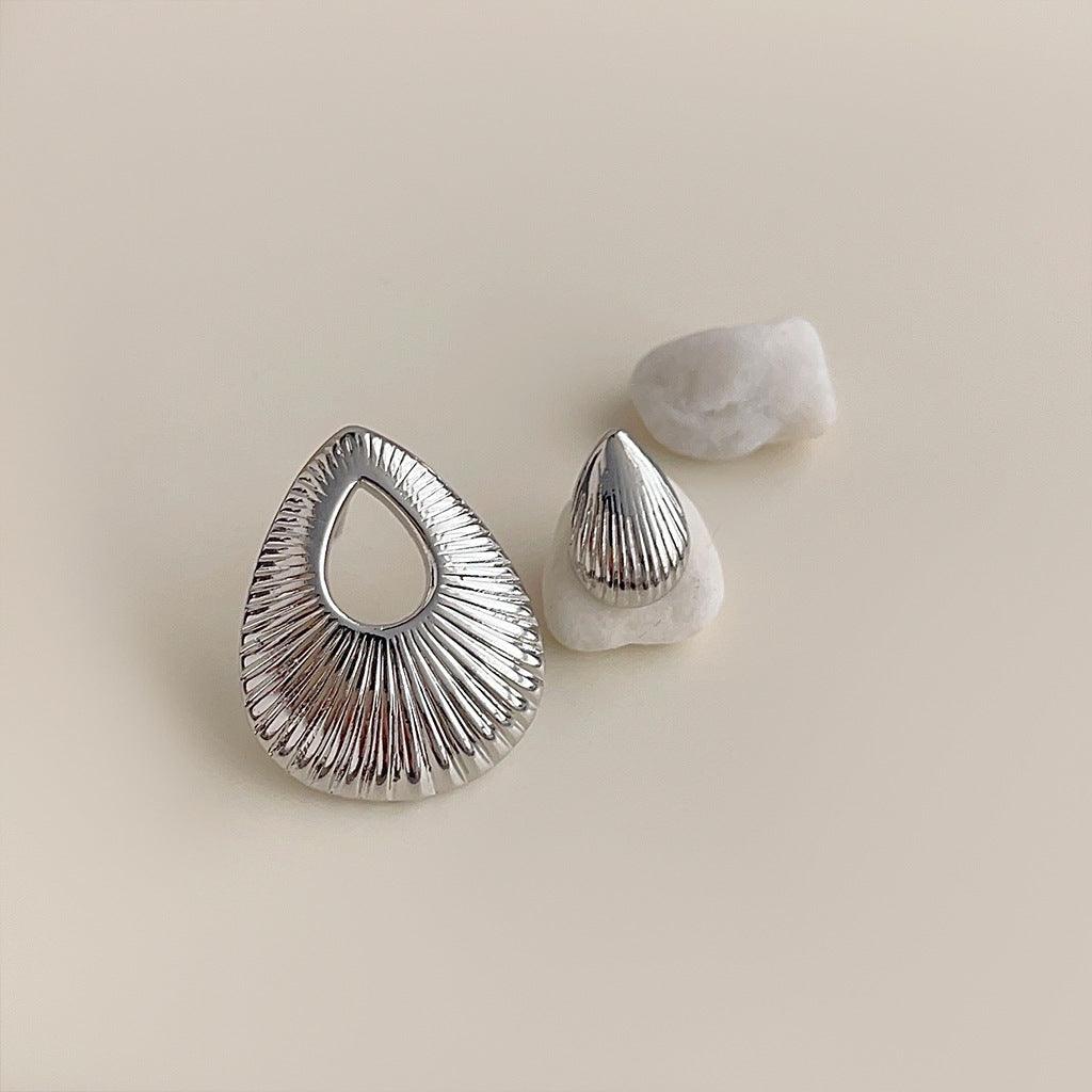 C관 - 프리미엄 18K 도금 비대칭 물방울 디자인 모던 유니크 귀걸이 [3610-3611] 24.03-2