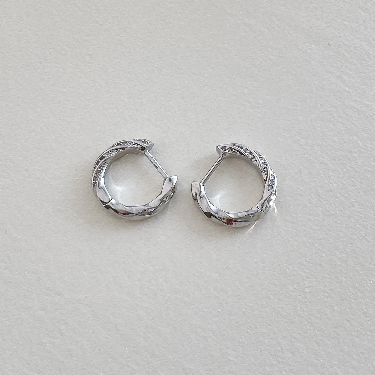 A관 - 925 은침 뫼비우스 큐빅 후프 귀걸이 [EH-4194] 25.10-3