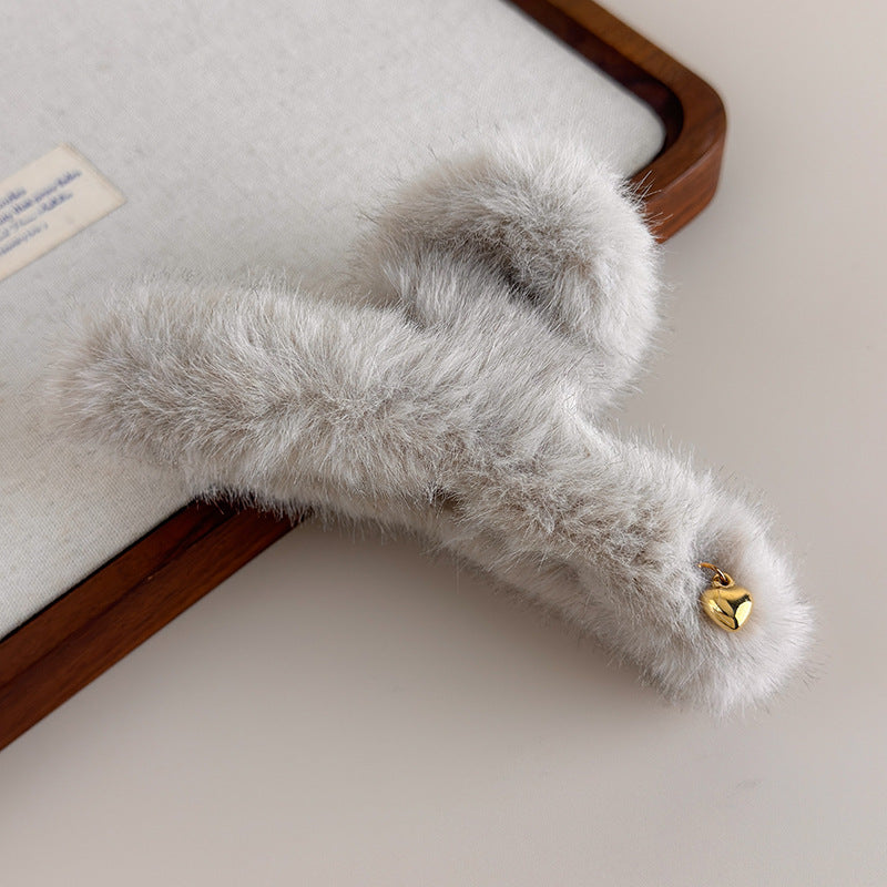 E관 - 퍼 소재 하트 포인트 집게핀 [26278] 25.11-2