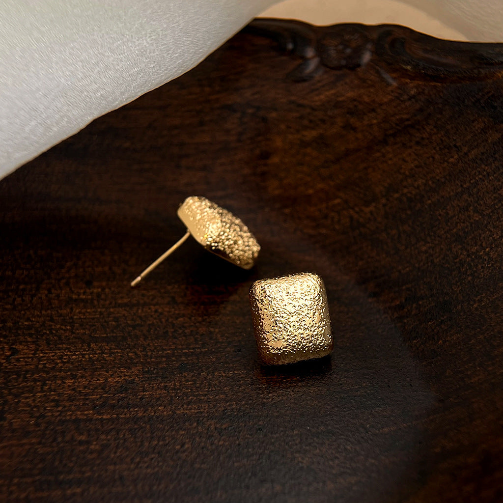C관 - 14K 도금 샌드 텍스처 925 은침 사각형 귀걸이 [5492] 25.02-1