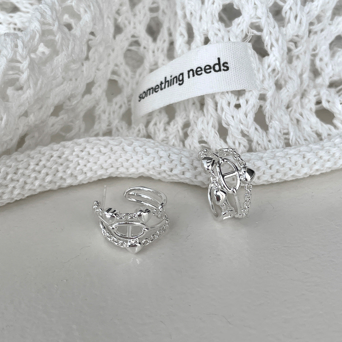 A관 - C형 라인 디자인 하트 돼지코 스터드 귀걸이 [EH-4107] 25.10-5