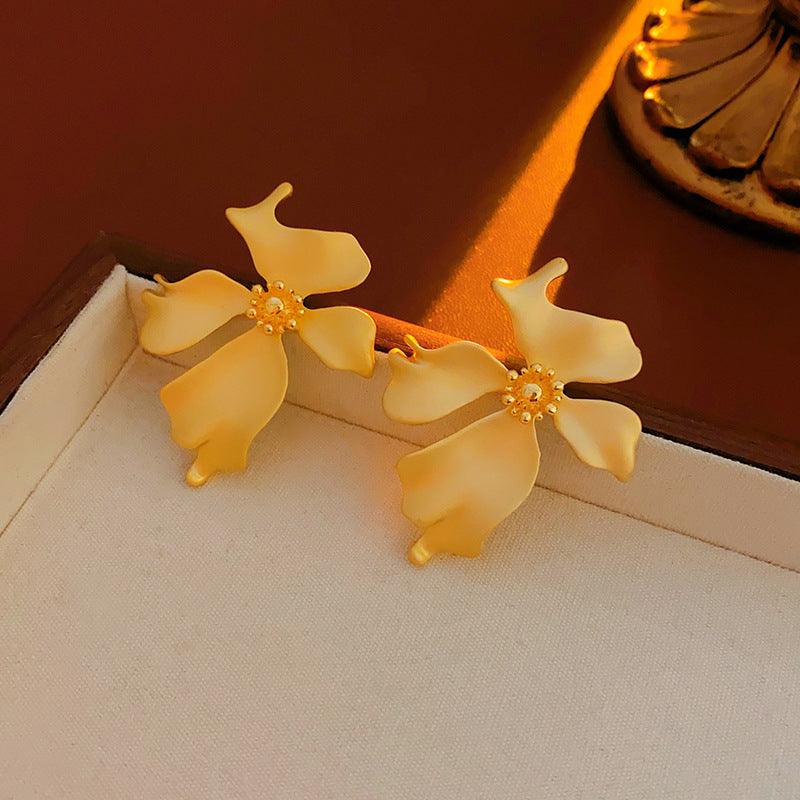 C관 - 실버 플라워 아크릴 레트로 유니크 럭셔리 귀걸이 [E13469] 24.03-3