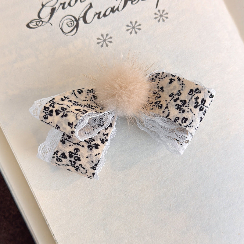 E관 - 플라워 패브릭 리본 퍼 볼 집게핀 [27774] 25.12-2