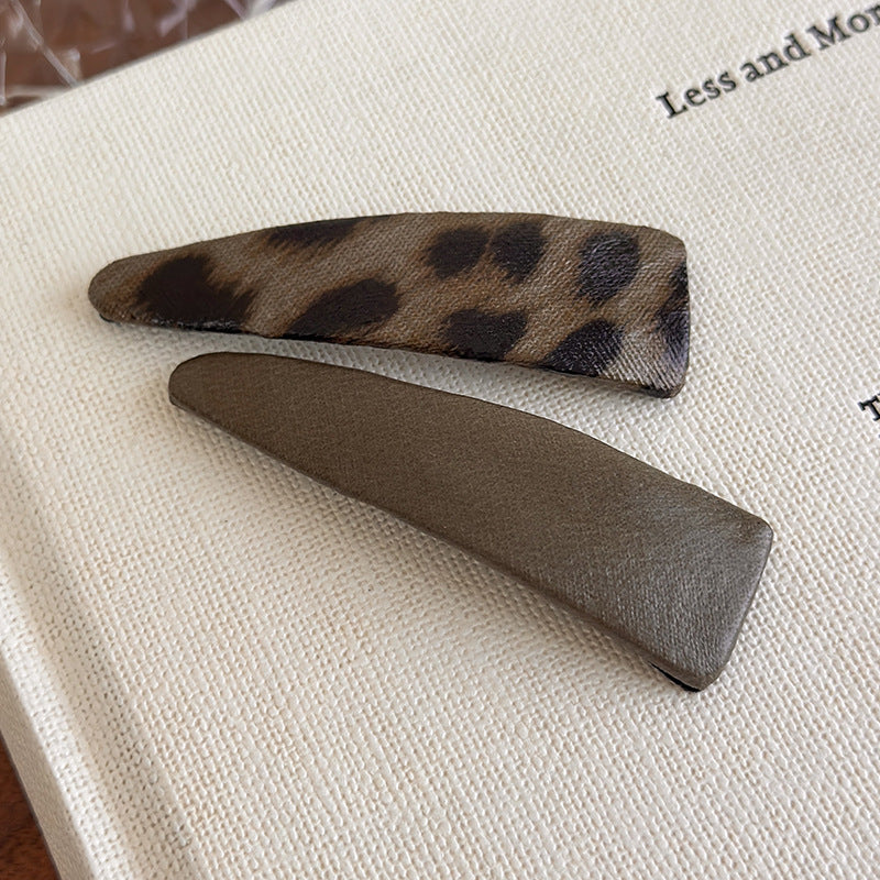 E관 - 호피 가죽 삼각형 헤어핀 [27489] 25.09-4