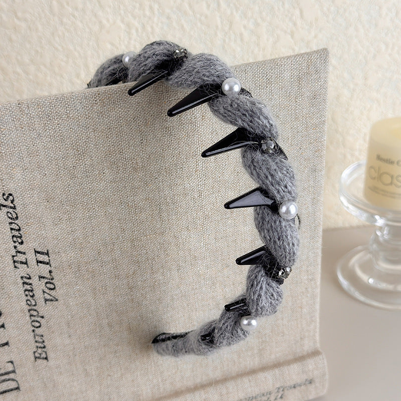 E관 - 털실 니트 큐빅 진주 장식 빗살 머리띠 [27663] 25.11-2