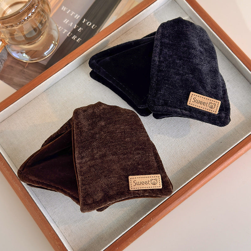 E관 - 벨벳 소재 삼각 모양 집게핀 [27750] 25.12-1