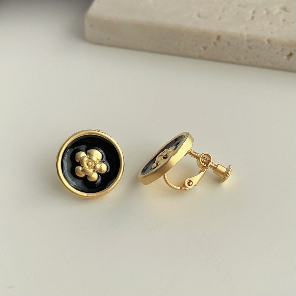 C관 - 무광 블랙 오일 코팅 카멜리아 이어커프 귀걸이 [4236-4237] 24.06-2