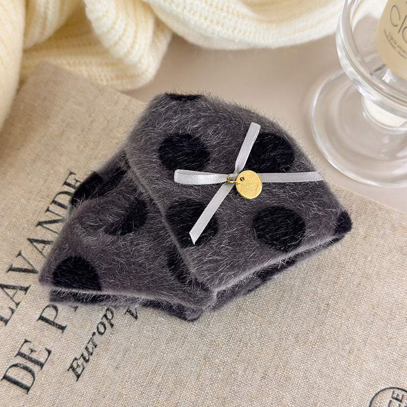 E관 - 플란넬 퍼 도트무늬 삼각형 대형 집게핀 [27615] 25.10-5