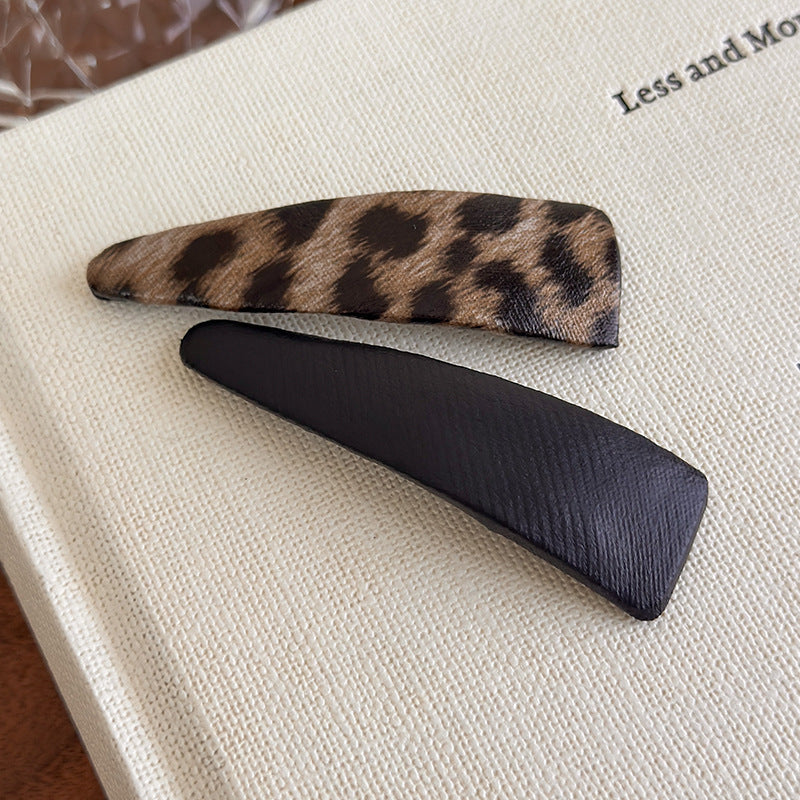 E관 - 호피 가죽 삼각형 헤어핀 [27489] 25.09-4