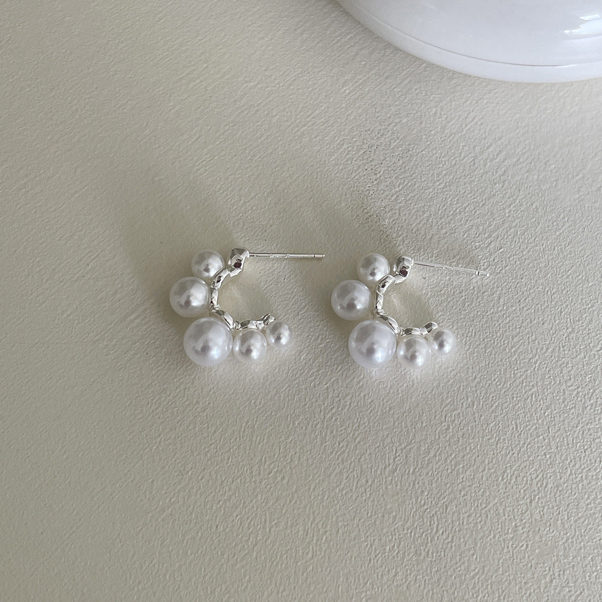 A관 - 진주 C형 디자인 대형 스터드 귀걸이 [EH-4110] 25.10-5