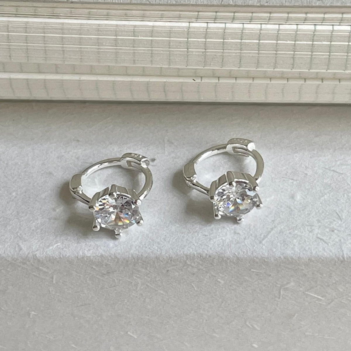 F관 - 925 실버 6프롱 큐빅 귀걸이 [C1420] 25.11-3