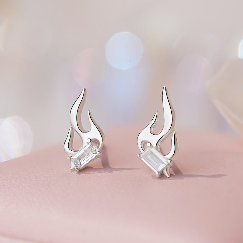 B관 - 925 실버 불꽃 모양 스퀘어 큐빅 스터드 귀걸이 [YC5154E_1] 25.10-5