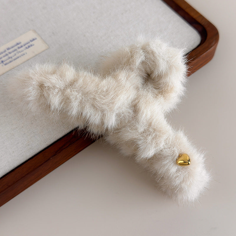 E관 - 퍼 소재 하트 포인트 집게핀 [26278] 25.11-2