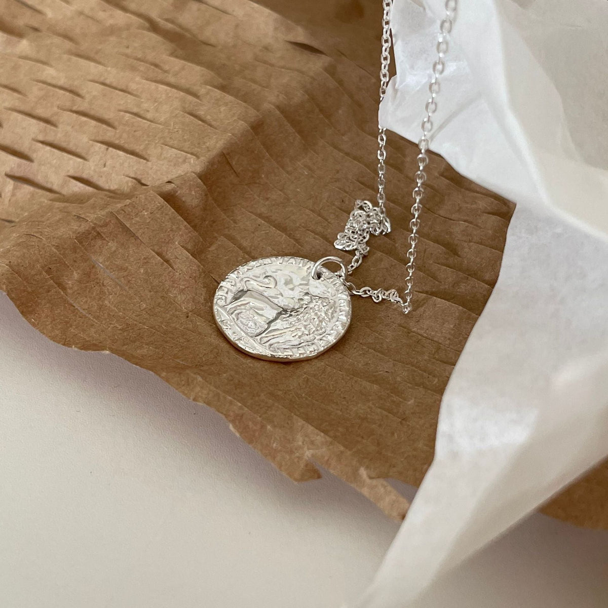 F관 - 925 실버 사자 엠보싱 원형 펜던트 목걸이 [B771] 25.11-2