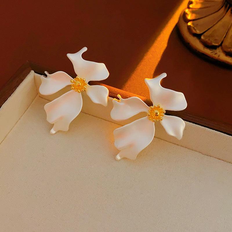 C관 - 실버 플라워 아크릴 레트로 유니크 럭셔리 귀걸이 [E13469] 24.03-3