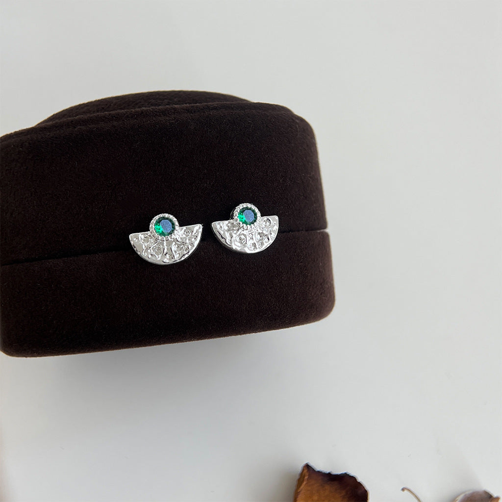 C관 - 큐빅 부채 모양 주름 디자인 귀걸이 [4633] 25.02-1