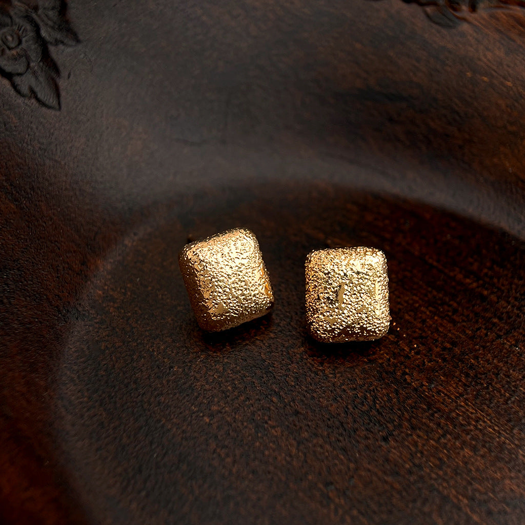 C관 - 14K 도금 샌드 텍스처 925 은침 사각형 귀걸이 [5492] 25.02-1