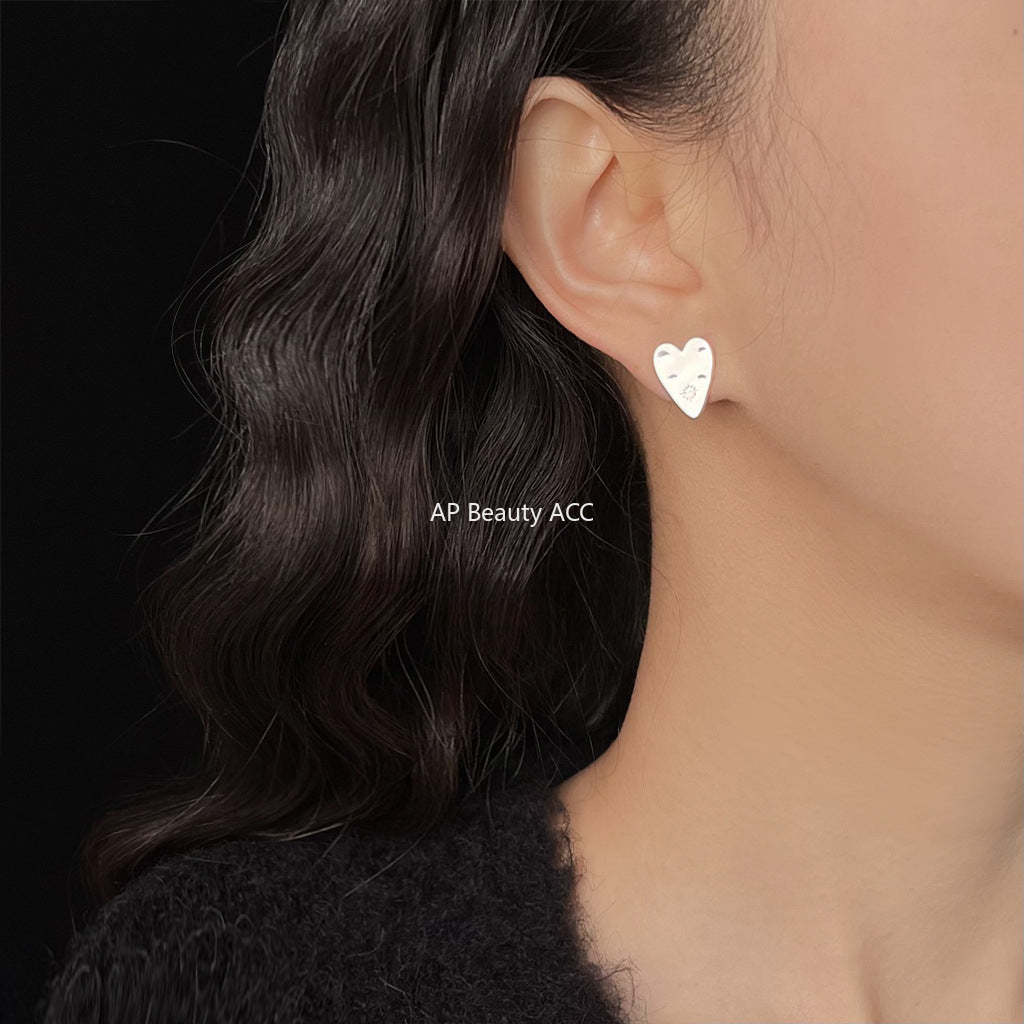 C관 - 무광 실버톤 하트 디자인 925 은침 귀걸이 [5580] 25.03-1
