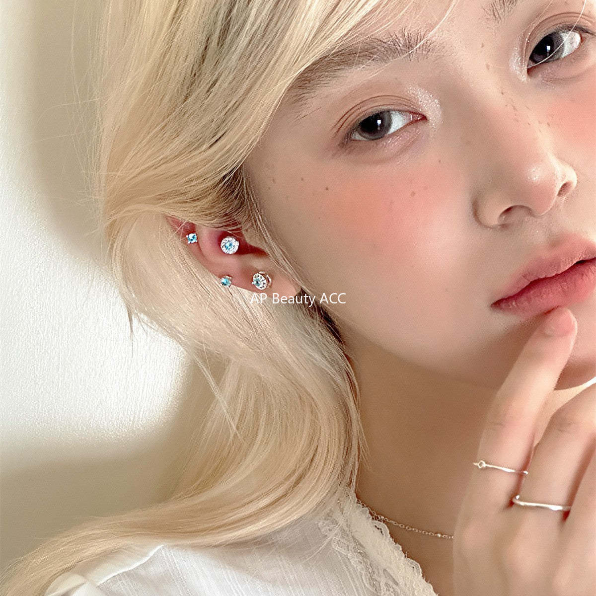 A관 - 투명 블루 큐빅 비대칭 스터드 귀걸이 [EH-4080] 25.10-4