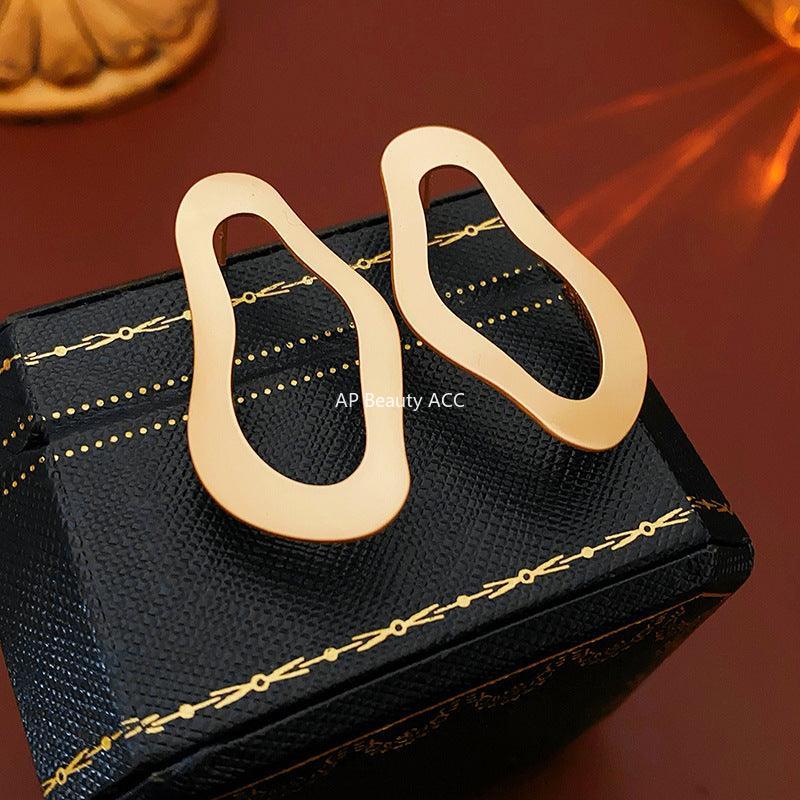 C관 - 18K 도금 실버 비정형 디자인 심플 엘레강스 귀걸이 [E1786] 24.03-3