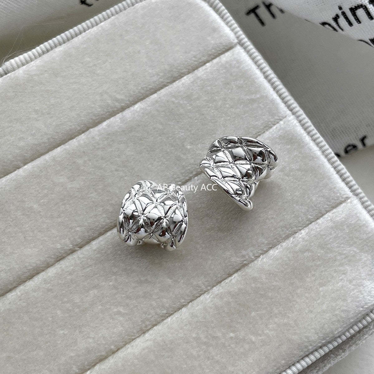 A관 - 다이아 패턴 곡면 볼드 스터드 귀걸이 [EH-4140] 25.10-5