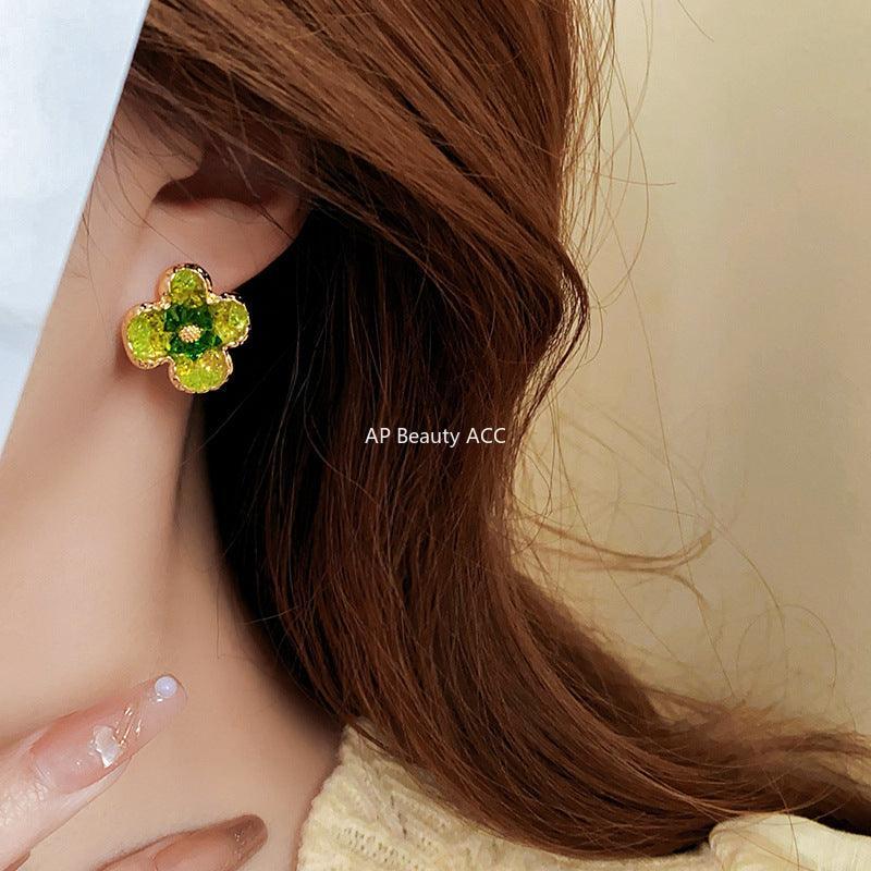 C관 - 18K 도금 은침 그린 크리스탈 플라워 디자인 미니멀 귀걸이 [E18932] 24.03-2
