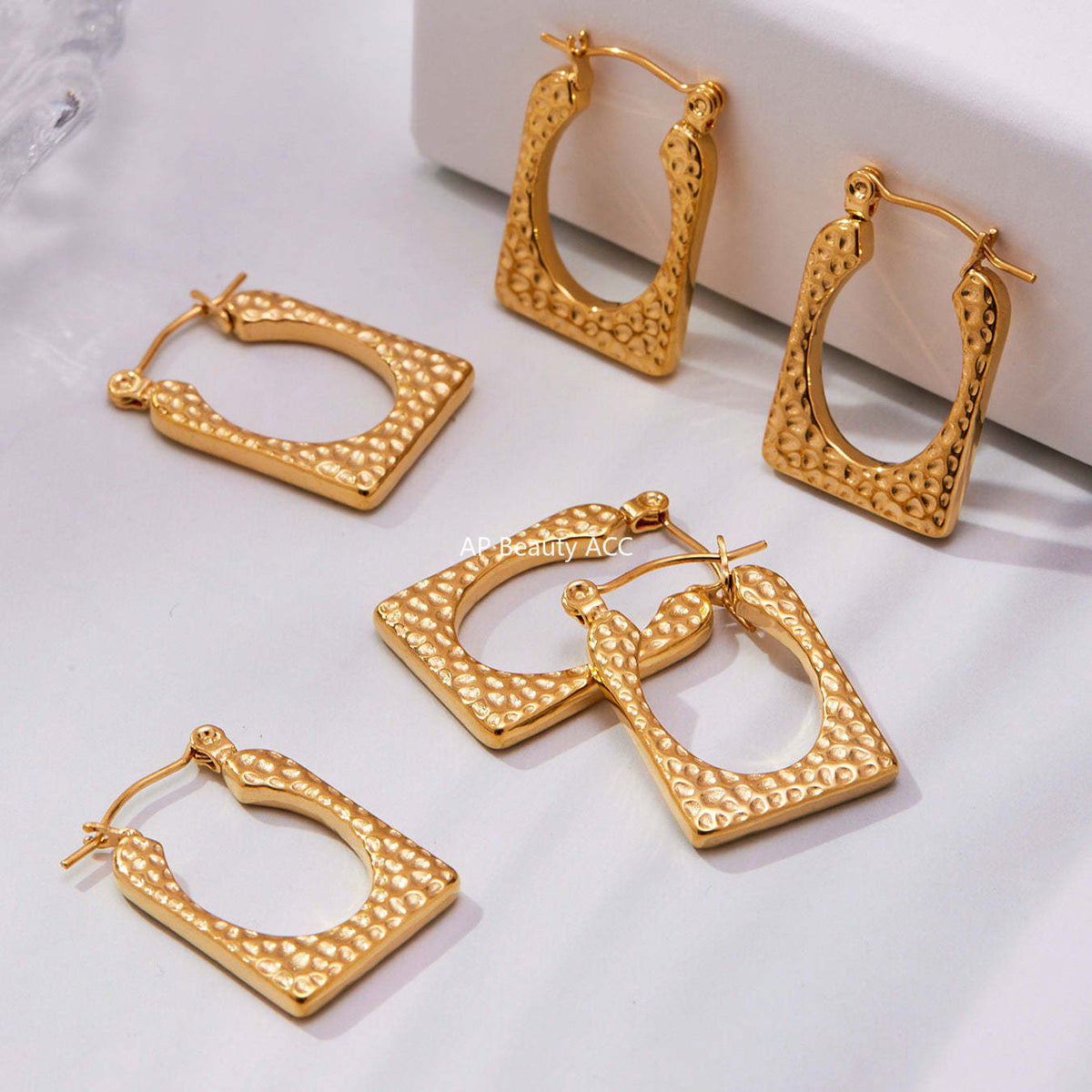 D관 - 스테인리스 18K 도금 펀칭 스퀘어 U자형 귀걸이 [F624] 25.10-5