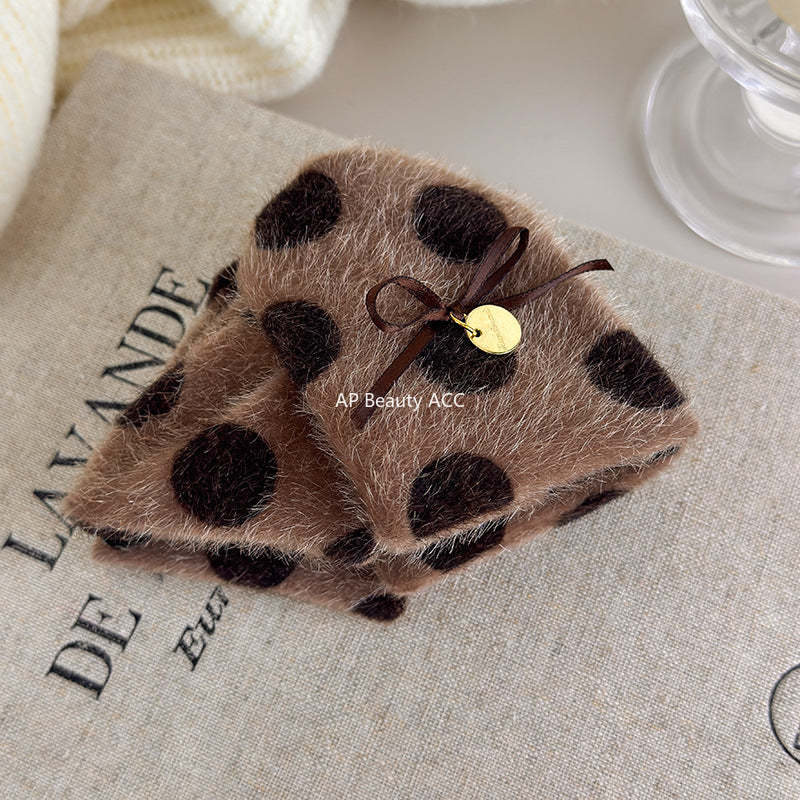 E관 - 플란넬 퍼 도트무늬 삼각형 대형 집게핀 [27615] 25.10-5