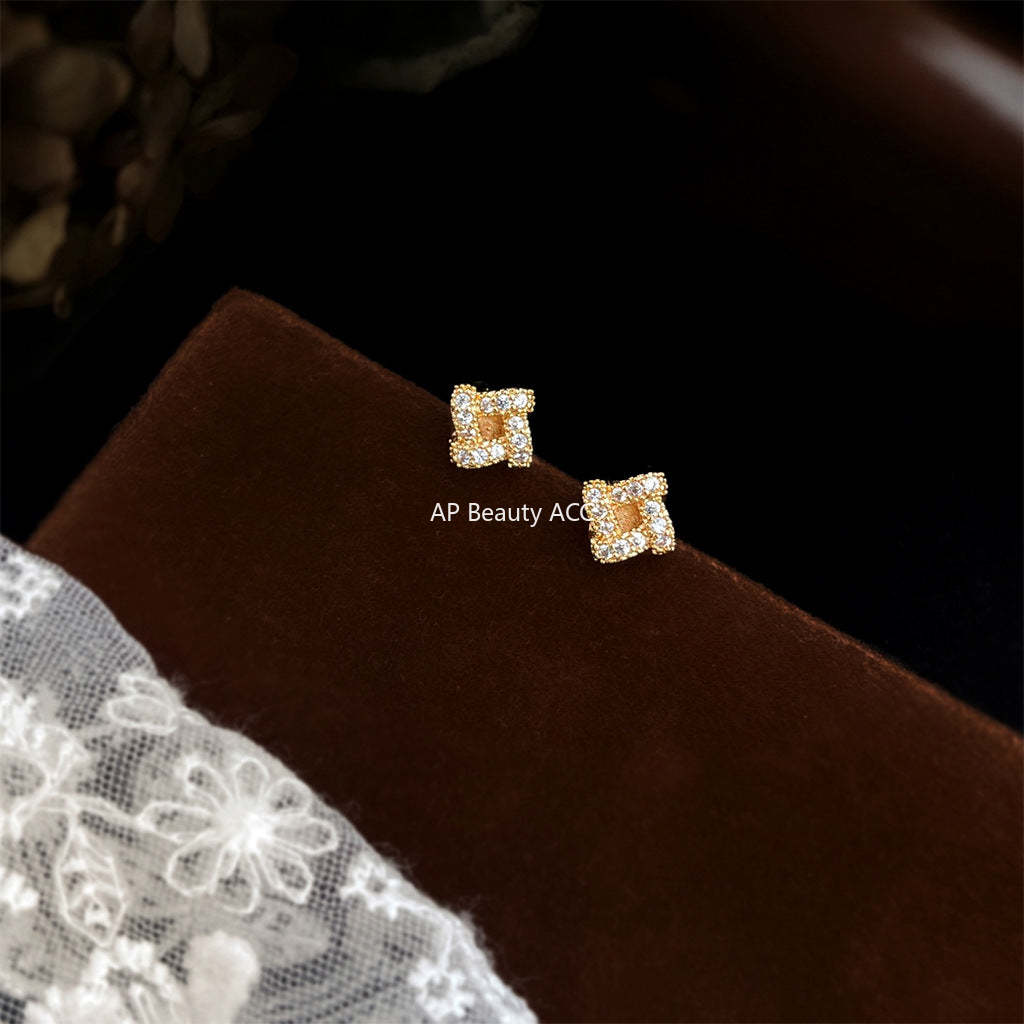 C관 - 큐빅 14K 도금 트위스트 디자인 은침 귀걸이 [5681] 25.03-3