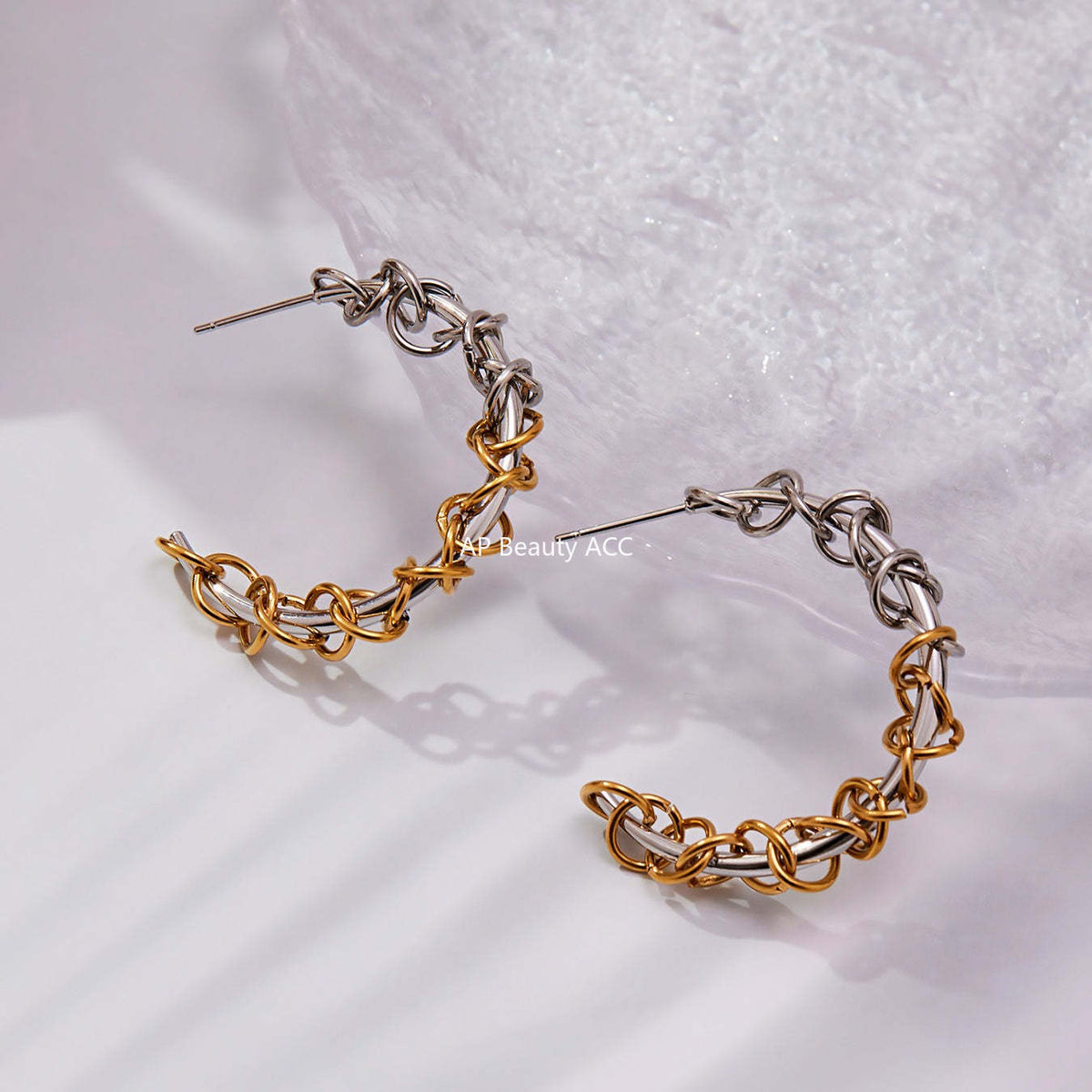 D관 - 스테인리스 18K 도금 투톤 꼬임 C형 귀걸이 [F677] 25.10-5