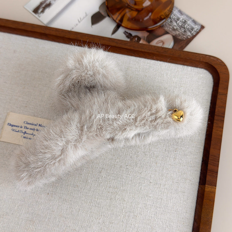 E관 - 퍼 소재 하트 포인트 집게핀 [26278] 25.11-2