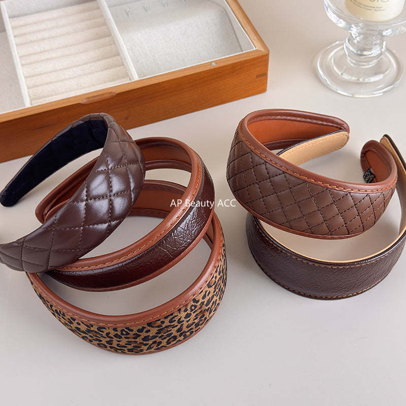 E관 - 브라운 PU 가죽 체크 패턴 와이드 머리띠 [27603] 25.10-4