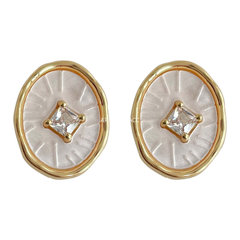 C관 - 타원형 큐빅 디테일 14K 도금 귀걸이 [4233] 24.06-2