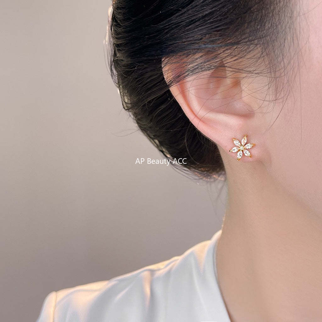 C관 - 큐빅 플라워 디자인 925 은침 귀걸이 [7099] 25.11-3