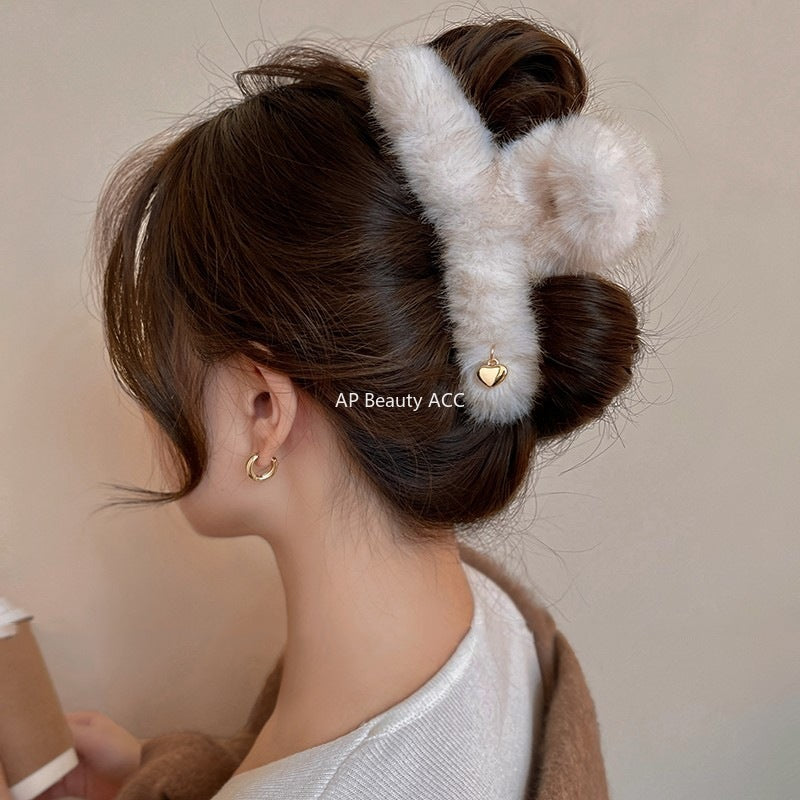 E관 - 퍼 소재 하트 포인트 집게핀 [26278] 25.11-2