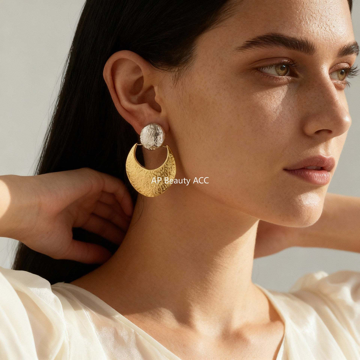 D관 - 스테인리스 스틸 투톤 달 모양 펀칭 패턴 귀걸이 [F407] 25.12-1