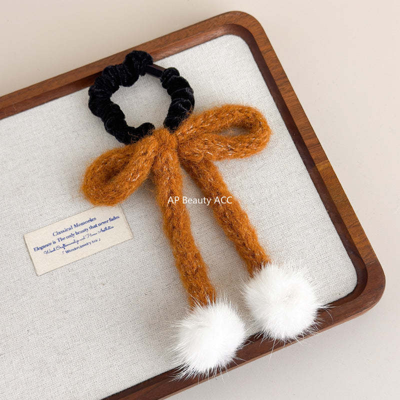 E관 - 니트 리본 디자인 퍼 볼 머리끈 헤어밴드 [26334] 25.11-3