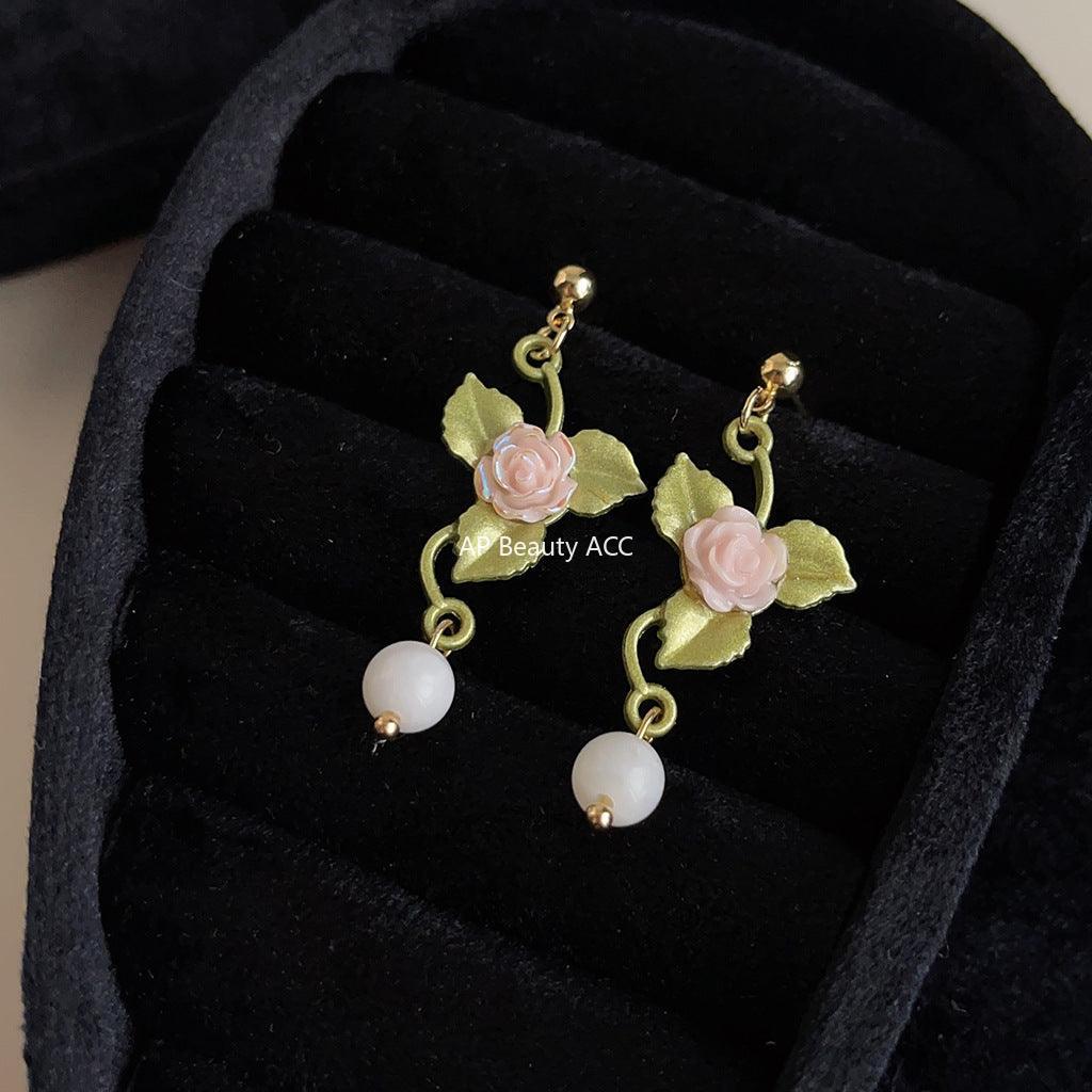 C관 - 14K 도금 오리지날 디자인 핸드 메이드 2024 초경량 꽃 은침 귀걸이 [3652] 24.03-4