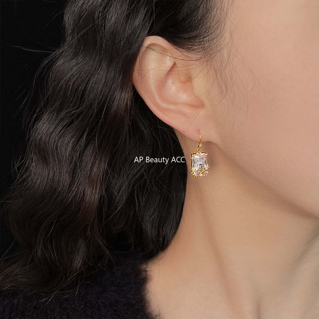 C관 - 스퀘어 큐빅 14K 도금 후크형 귀걸이 [5572] 25.03-2