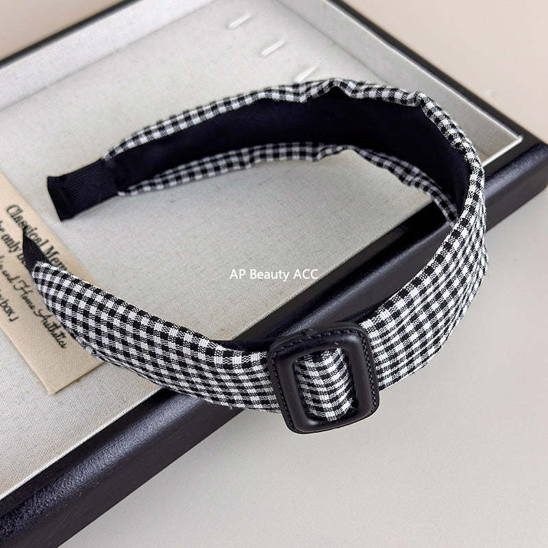 E관 - 클래식 블랙 화이트 체크 패턴 버클 머리띠 [27634] 25.11-1