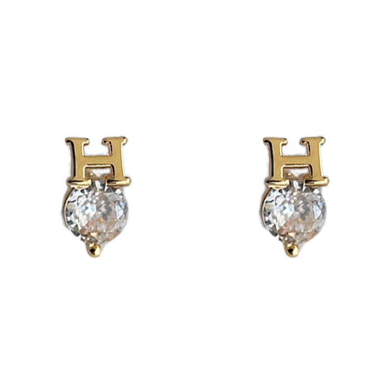 C관 - 미니 하트 문자 큐빅 14K 도금 은침 귀걸이 [3782] 24.04-3
