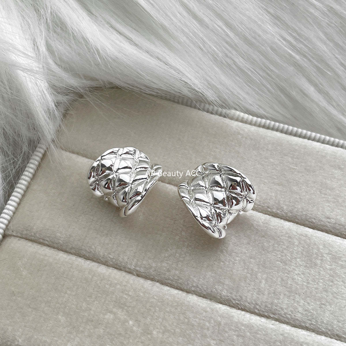 A관 - 다이아 패턴 곡면 볼드 스터드 귀걸이 [EH-4140] 25.10-5