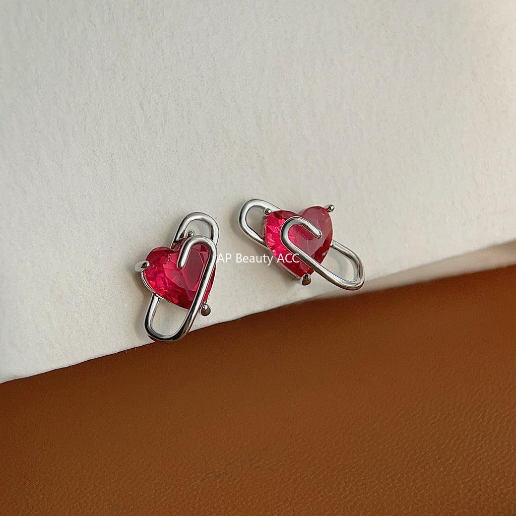 C관 - 미니 큐빅 하트 디자인 핀형 유니크 인스타 감성 귀걸이 [3649] 24.03-3