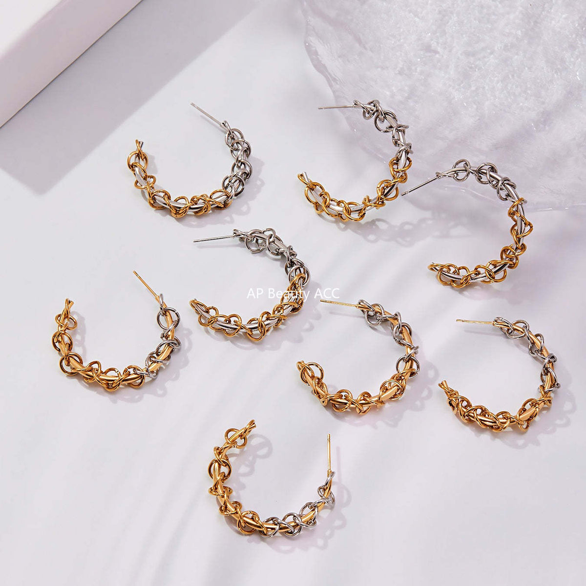 D관 - 스테인리스 18K 도금 투톤 꼬임 C형 귀걸이 [F677] 25.10-5