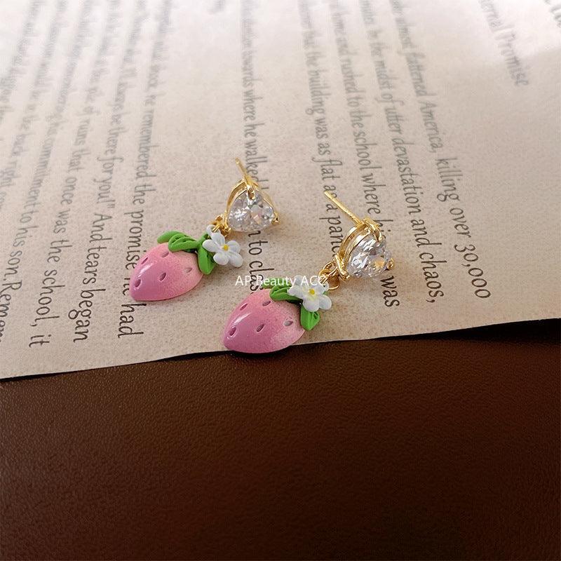 C관 - 18K 도금 은침 큐빅 하트 디자인 스트로베리 엘레강스 귀걸이 [E14123] 24.03-2