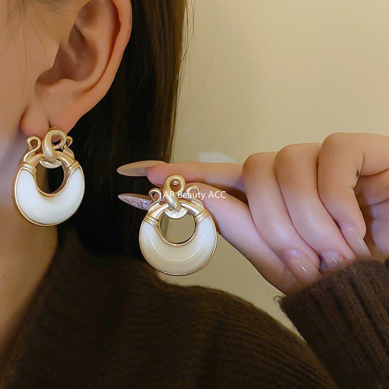 C관 - 레트로 실버 오픈 원형 레진 엘레강스 유니크 귀걸이 [E365] 24.02-1